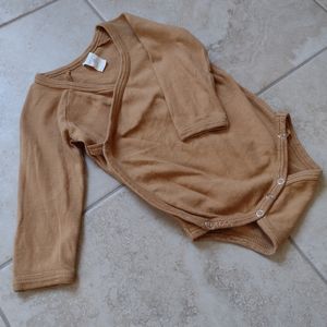 Kate Quinn Organic Cotton Cinnamon Onesie Kimono Style Size 12-18M Like New